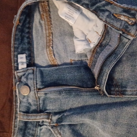 TINSELTOWN, DISTRESSED JEANS, SIZE 1 SEE MEASUREMENTS BELOW. - Picture 7 of 9